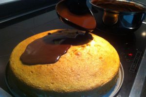 Bizcocho cubierto de chocolate